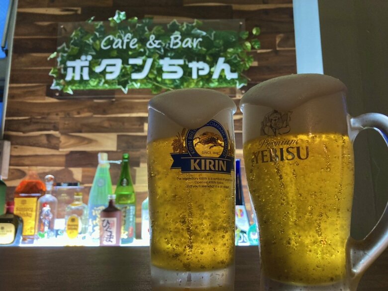 仕事の後は「ボタンちゃんカフェ＆バー」へゴー！