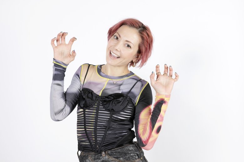 愛猫家として知られる土屋さんのお茶目な表情