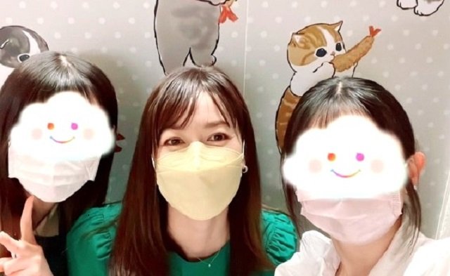 長女、次女とお茶を楽しむ細川さん