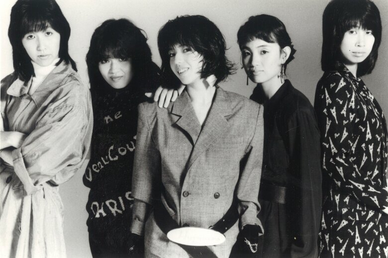 デビュー後間もないSHOW-YAのメンバー（センターが寺田さん）。今見てもおしゃれです！