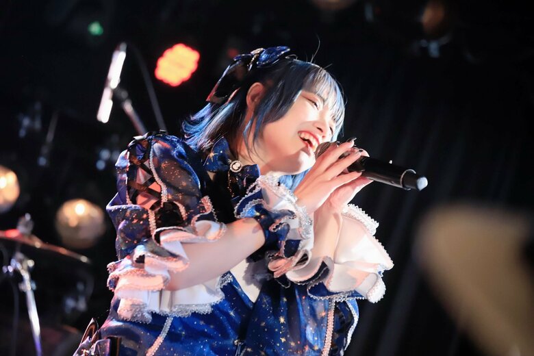 まりえ（42）デビューライブの様子