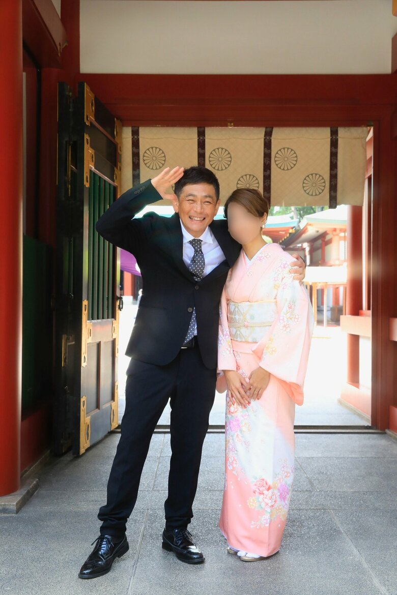 夫婦でのショット。優しいピンク色の着物姿がとても素敵