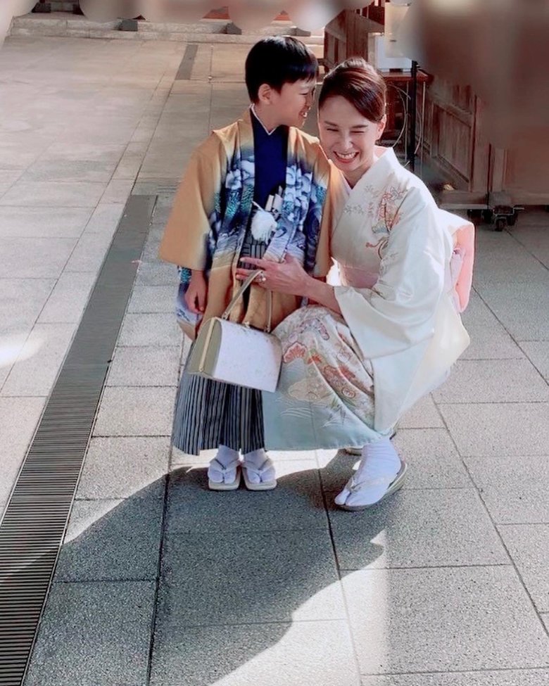 2023年11月の長男七五三で。「あとで抱っこギューしようね」とささやかれて