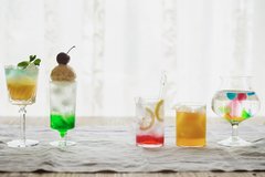 「注ぐ順番で層になる？」話題のサイエンススイーツが面白い「正解はその順番か！」