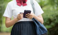 文科省が中学生の携帯持ち込み容認!?その条件とは？