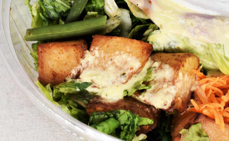 セブンイレブンのおすすめサラダ「ペイザンヌサラダボウル」の実物画像