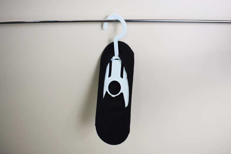 ダイソーおすすめ収納グッズ「巻き取り式ネクタイケース」の使用中画像3