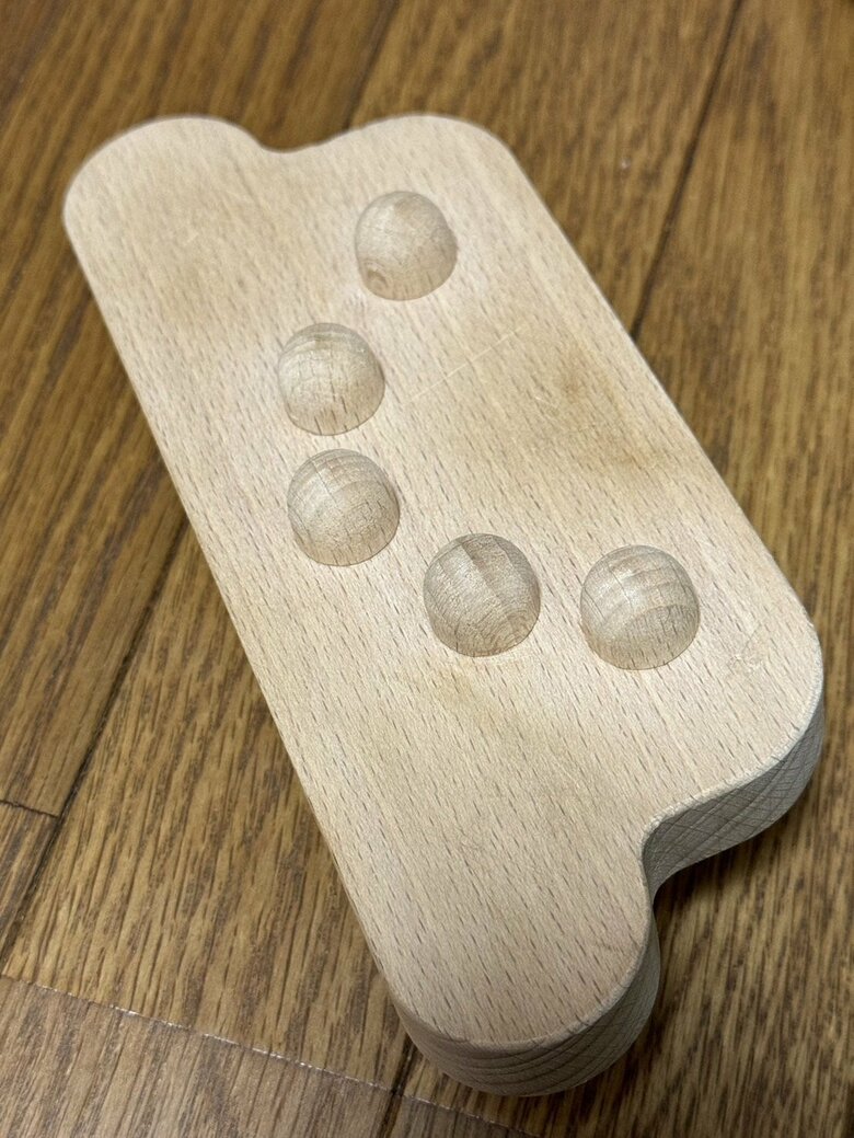 食事のときにも指を広げるために使っていた器具