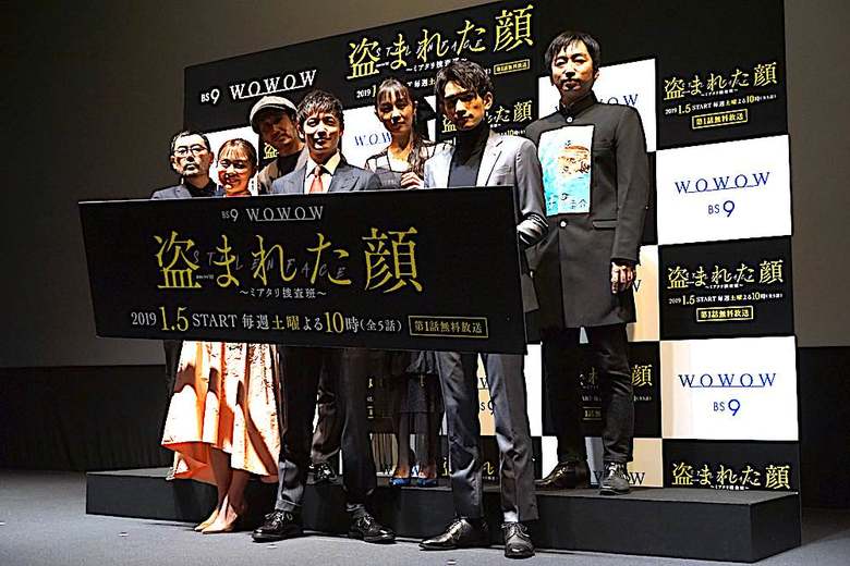 舞台挨拶には、キャスト、監督、原作者が登壇