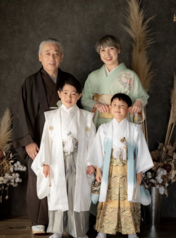 七五三の家族写真、着物にあわせたウィッグがおしゃれ！