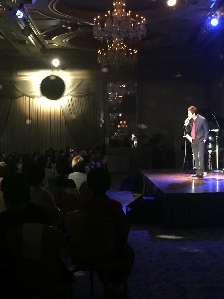 地方のイベントではお客さんとふれあう場面も