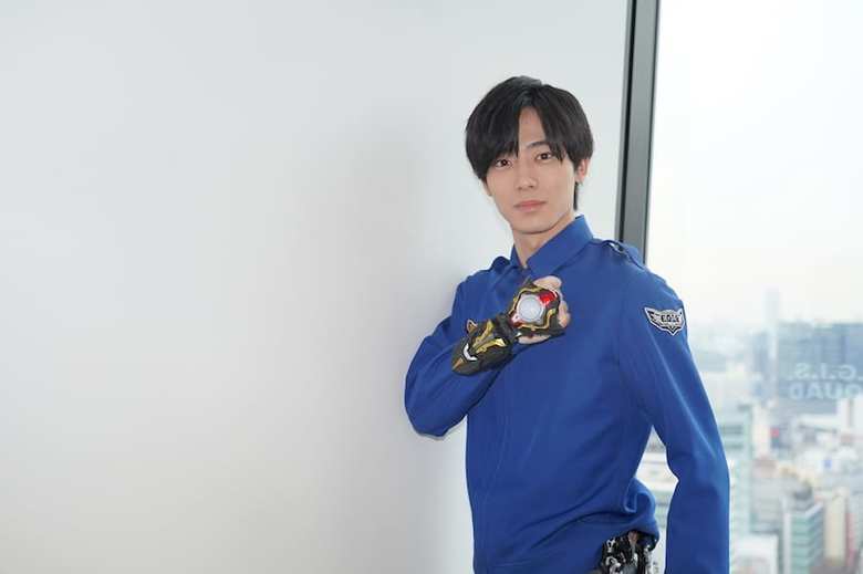 ポーズを決める井上さん