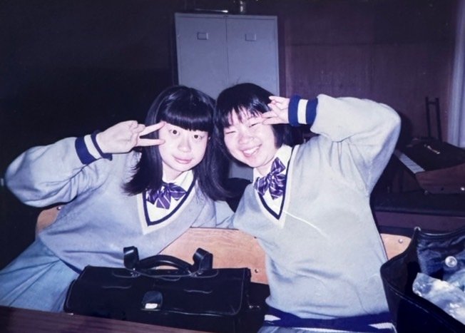 下校後は遊びに出かけ、帰宅後も電話で話し、とにかく毎日ずっと一緒にいた梅小鉢の高校生時代