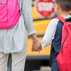 【ママ友トラブル】〝暗黙のルール〟に縛られた「通園バス待ち」が辛い!!