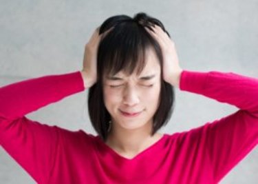 えぇぇ理不尽すぎる…客に褒められてお礼を言うのは“可愛げがない”のか！？