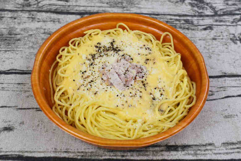 ファミマの人気パスタ「2種チーズのカルボナーラ」の実物画像02