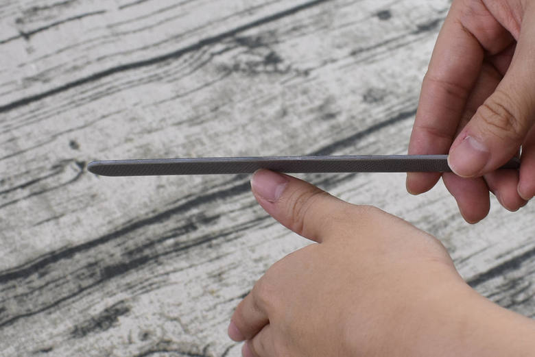 ダイソーのおすすめ商品「丈夫で長もち爪やすり」の実用画像