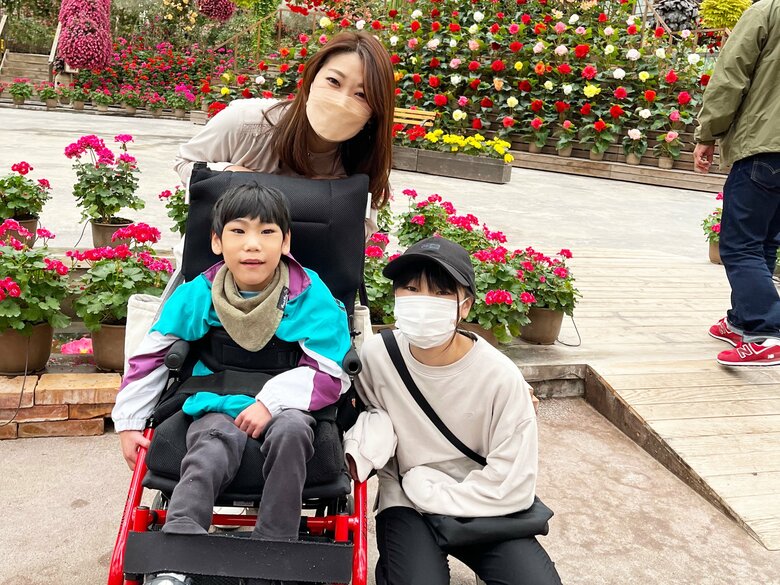 「外に出ても大丈夫だよ」「ひとりじゃないよ」と語る山崎さん