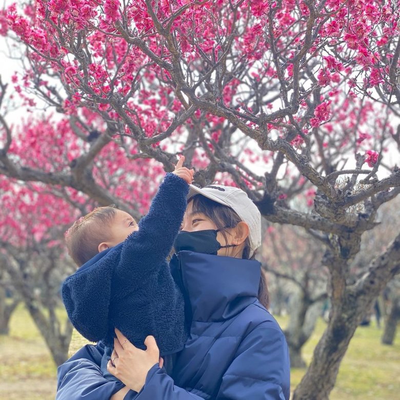 コロナ禍で出産した次男を抱える笑顔が素敵な豊崎さん