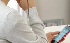 「返事してないのに連投してくる…」溜まるママ友LINE「ブロックできないけど…」