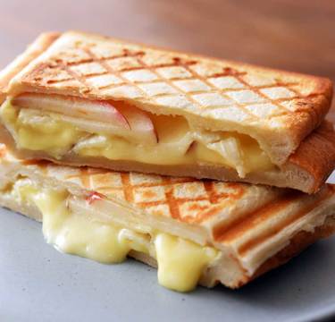 りんごとカマンベールホットサンドレシピ
