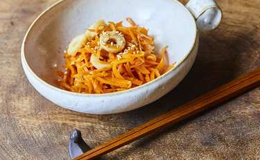 およねさんの「にんじんとちくわの梅きんぴら」レシピは無限に食べられる甘辛さ