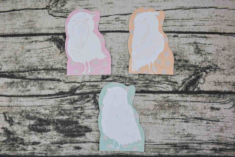 セリアの人気雑貨「へんてこアニマル ダイカットメモ48枚」の実物画像