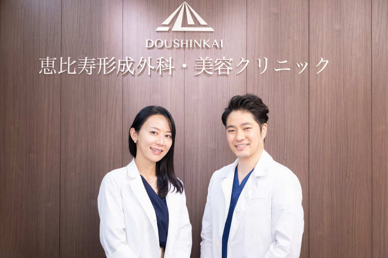 1978年、東京生まれ。形成外科専門医。助産師、保健師、看護師。「医療法人道心会　恵比寿形成外科・美容クリニック」院長。聖路加国際大学看護学部卒。北里大学医学部卒。専門医と2児の母の立場で女性特有の悩みへの情報を発信中。夫の西嶌暁生医師（右）と株式会社ZAIを立ち上げ、サプリや化粧品の開発も手掛ける