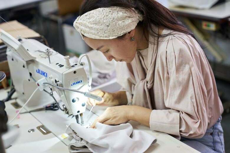 縫製している様子