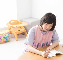 保育園の連絡帳「めんどう」「コメントが嬉しい」…ママたちの本音を聞いた