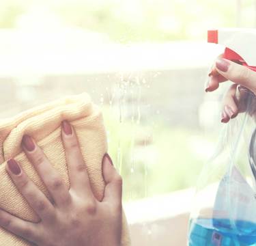 「一家総出で家中を大掃除」する家庭がついに過半数割れ!? もはや年末の古い常識か!?