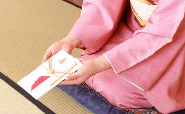スマホで文字を複写!?ご祝儀袋の名前をキレイに書くコツ