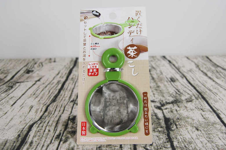 セリアのおすすめキッチン用品「置くだけハンディ茶こし」の商品画像