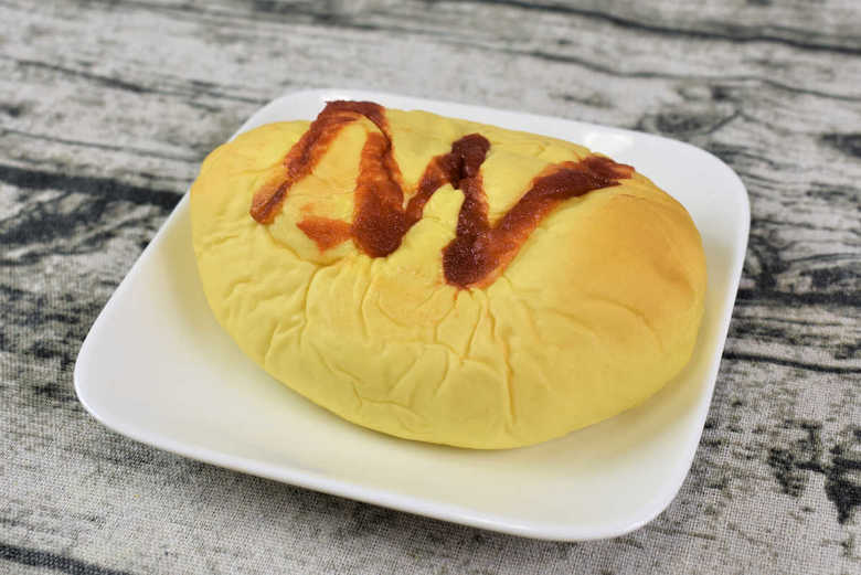 ファミマのおすすめランチ「オムレツみたいなパン」の食レポ画像