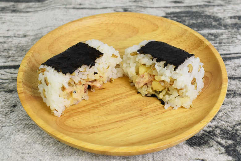 ファミマのおすすめおにぎり２「ベーコンチーズペッパー＆マヨネーズ」の画像３