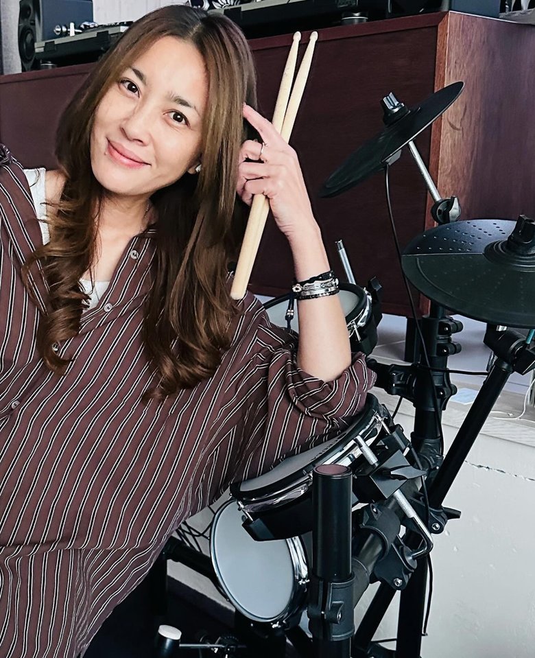 最近、息子さんがドラムに興味を持ち始め、うれしい親心、なのだとか