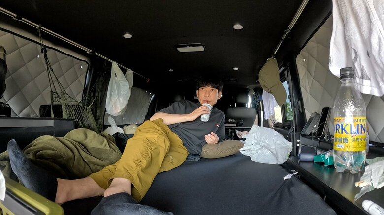 広々とした室内空間。ベッドキットを入れ、のんびりリラックス