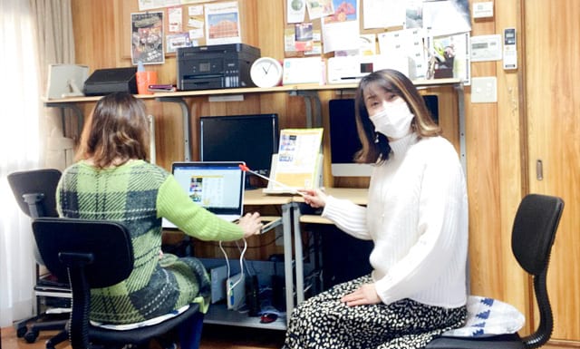 パソコン教室での小林さん