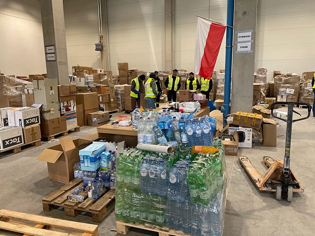 ポーランド・ヘウムの避難所にはヨーロッパ中から支援物資が届く　撮影／Voluntary Architects' Network