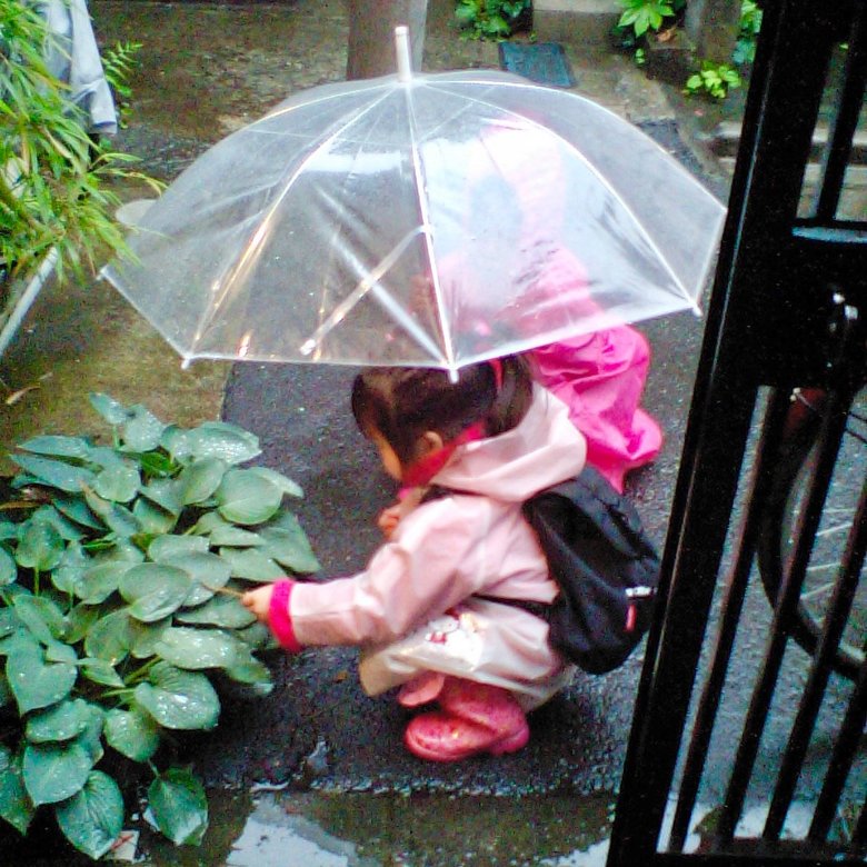 年齢が半年しか違わない次女と2歳の里子。いつも一緒に遊んでいました