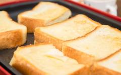 ホットプレートで絶品トーストが!?「実は朝食作りにこそ最適では!!」