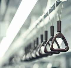 「ママお手て…」の甘えに！子ども専用つり革「こわっか」に称賛