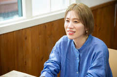 外出自粛でトレンド変化!? 人気スタイリスト・山本あきこが提案する「フルーティな色選び」