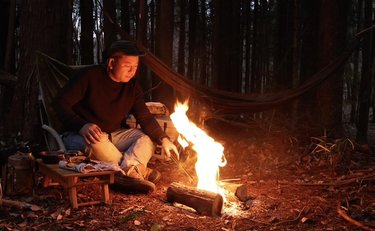 バイきんぐ西村「番組でスベッてキャンプ場直行」頭の中で燻るモヤモヤが消える焚火の醍醐味