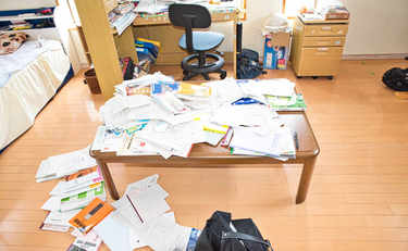 「すごい、一瞬で片付いた…」収納スペース不足を解消する100均の裏ワザ