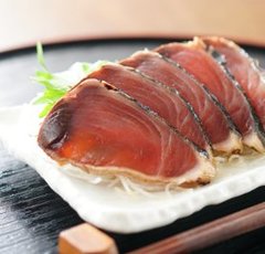 旬の鰹をフライパンで30秒焼くと絶品のたたきに！