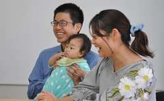 夫婦同時に育休取得「子供との時間は戻らない」