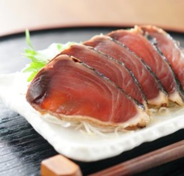 旬の鰹をフライパンで30秒焼くと絶品のたたきに！