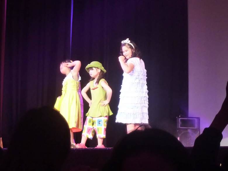 初めてのファッションショーの様子。真ん中が菜桜さん