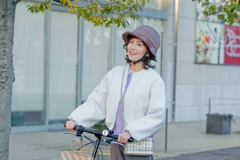 去年は6か月待ちだったこともあったという高齢の女性をターゲットにしたヘルメット「SICURE（シクレ）」（提供／オージーケーカブト）